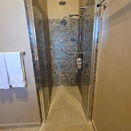 וילה Yvonne,private Pool,private Parking 1,7 Km From The *