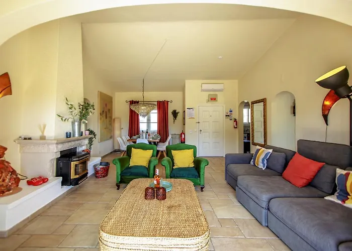 别墅 Yvonne,private Pool,private Parking 1,7 Km From The