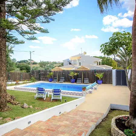 Villa Yvonne,private Pool,private Parking 1,7 Km From The Beatch Albufeira