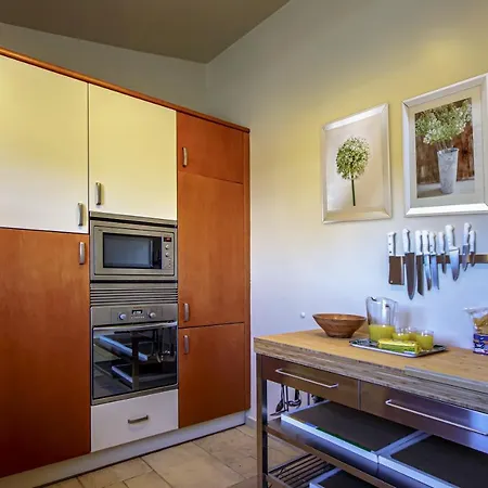 Villa Yvonne,private Pool,private Parking 1,7 Km From The Beatch Albufeira