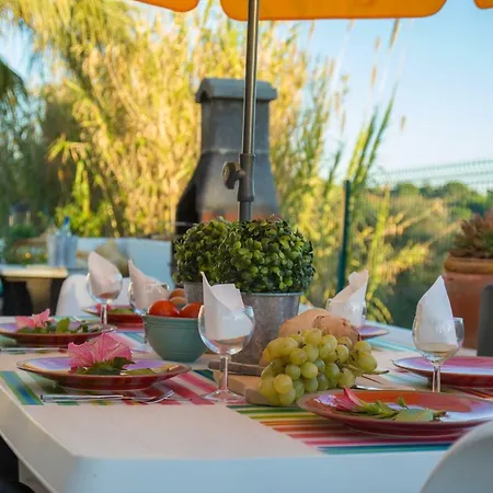 Yvonne,private Pool,private Parking 1,7 Km From The Beatch *