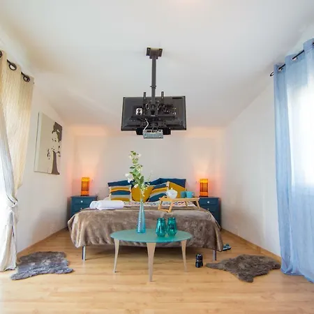 Vila Yvonne,private Pool,private Parking 1,7 Km From The