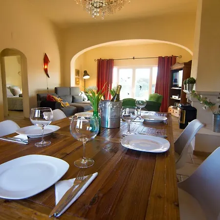 Yvonne,private Pool,private Parking 1,7 Km From The Beatch * البوفيرا