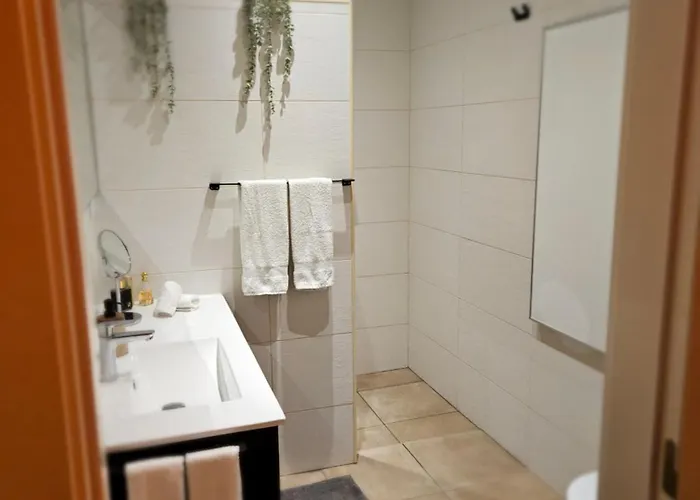 빌라 Yvonne,private Pool,private Parking 1,7 Km From The Beatch