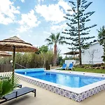 Yvonne,private Pool,private Parking 1,7 Km From The Villa
