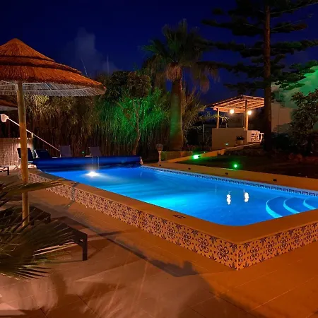 Villa Yvonne,private Pool,private Parking 1,7 Km From The Beatch Albufeira