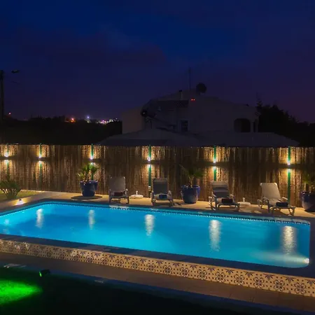 Villa Yvonne,private Pool,private Parking 1,7 Km From The Beatch *